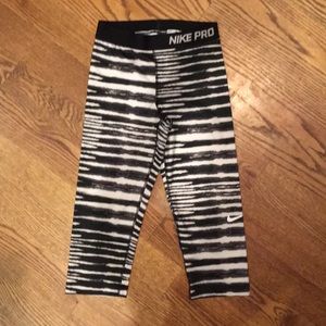 Nike Pro capri pants